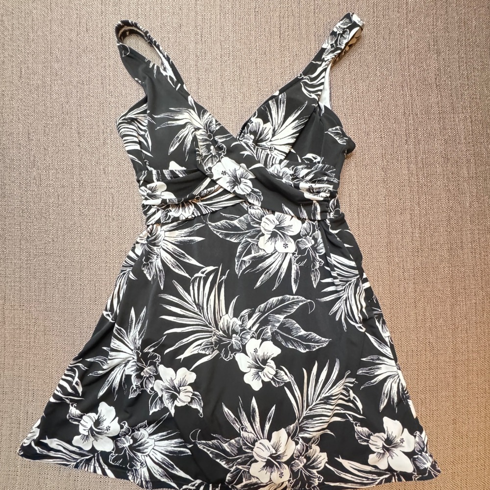 Suddenly Slim by Catalina Swim Dress Black White Floral One Piece M 8-10